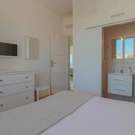 Rooftop De La Charming On Seafront With Superb Roof Terrace *