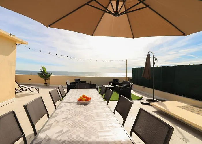 Charming On Seafront With Rooftop Daire Cannes