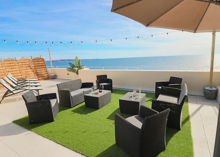 Charming On Seafront With Rooftop *