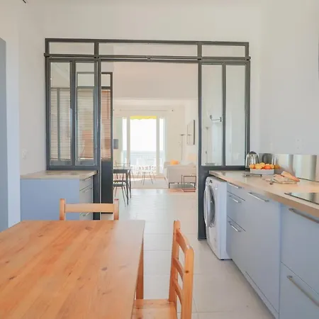 Rooftop De La Charming On Seafront With Superb Roof Terrace