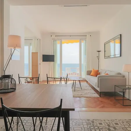 Rooftop De La Charming On Seafront With Superb Roof Terrace Cannes