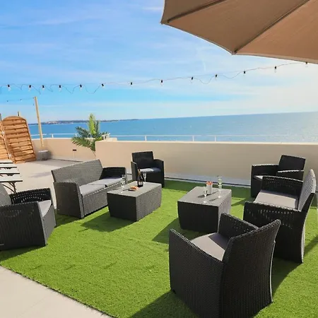Rooftop De La Charming On Seafront With Superb Roof Terrace *